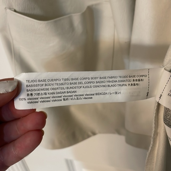 Zara Ivory Faux Leather 3/4 Sleeve jacket,w/open front and large pockets, size M - Picture 3 of 8